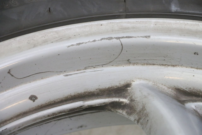 photo de OBRĘCZ PRZEDNIA I OPONA HONDA FES S-WING SWING ABS 125 (2007 - 2015) - Zbliżenie techniczne