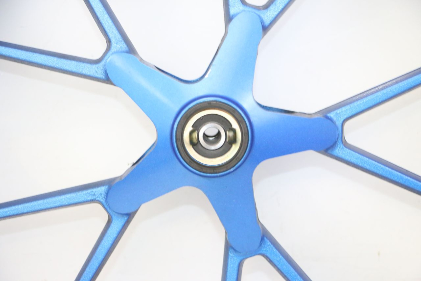 photo de OBRĘCZ PRZEDNIA I OPONA STAHO FH 50 (2018 - 2019) - Widok z bliska