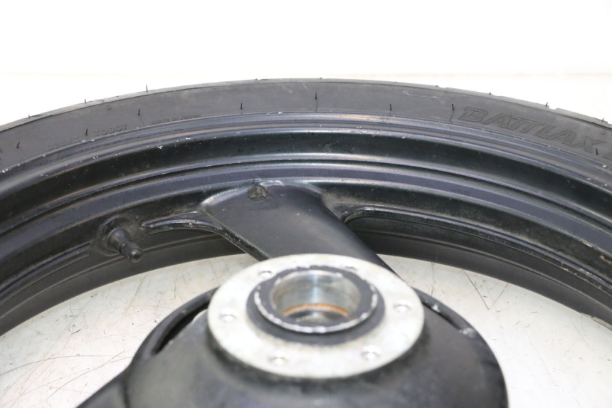 photo de OBRĘCZ PRZEDNIA I OPONA YAMAHA FZS FAZER 600 (2001 - 2003) - Zbliżenie techniczne
