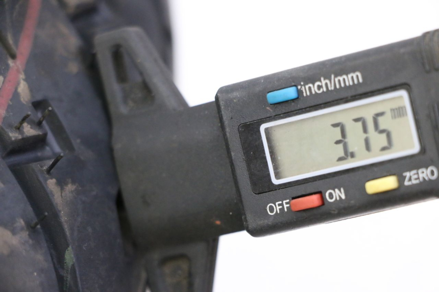 photo de OBRĘCZ PRZEDNIA I OPONA KIDEN KD125-G 125 (2018 - 2022) - Zoom stanu zużycia