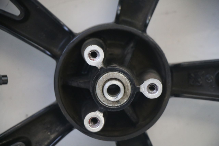 photo de OBRĘCZ PRZEDNIA I OPONA PEUGEOT KISBEE 2T 50 (2010 - 2017) - Oznaczenia i referencje