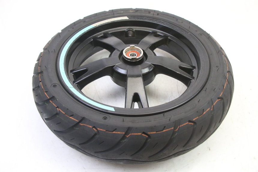 photo de OBRĘCZ PRZEDNIA I OPONA PEUGEOT KISBEE 4T 50 (2018 - 2022) - Szczegół części