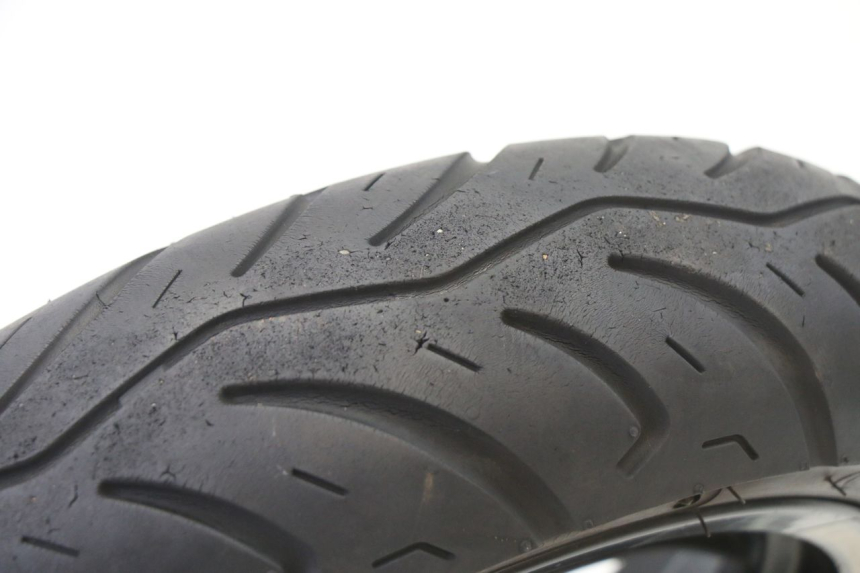 photo de OBRĘCZ PRZEDNIA I OPONA PEUGEOT KISBEE 4T 50 (2018 - 2022) - Szczegóły charakterystyczne