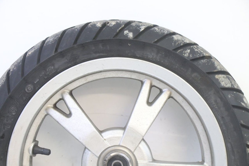 photo de OBRĘCZ PRZEDNIA I OPONA PEUGEOT KISBEE 4T 50 (2018 - 2022) - Szczegół części