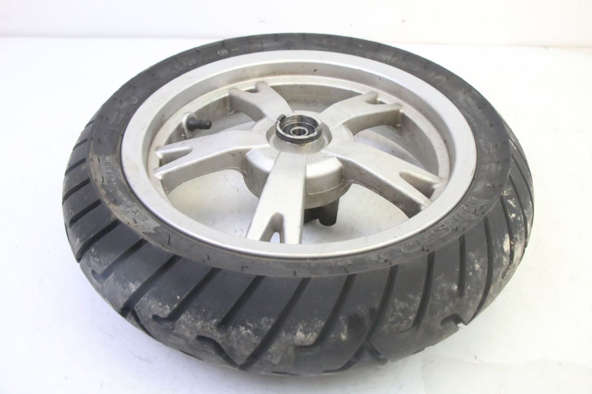 photo de OBRĘCZ PRZEDNIA I OPONA PEUGEOT KISBEE 4T 50 (2018 - 2022) - Zbliżenie techniczne