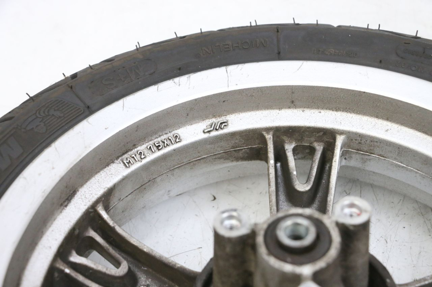 photo de OBRĘCZ PRZEDNIA I OPONA PEUGEOT KISBEE 4T 50 (2010 - 2017) - Szczegół części