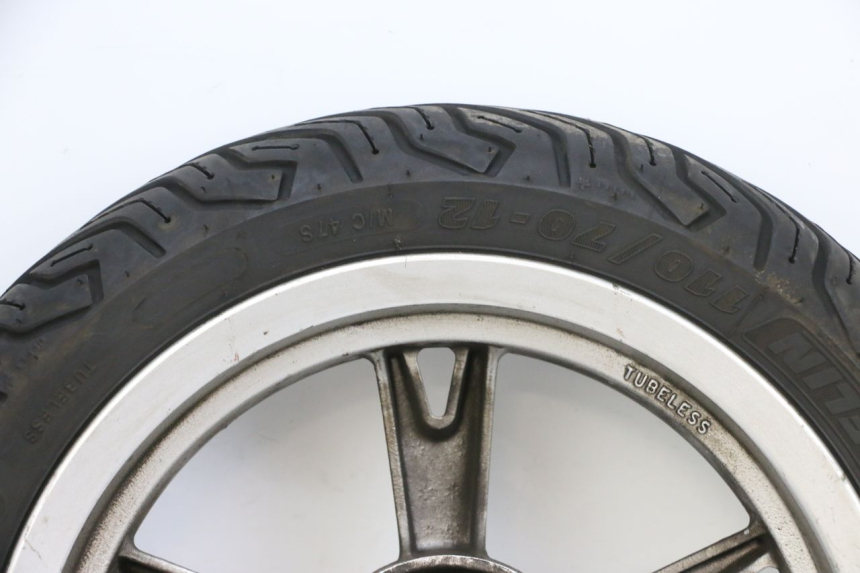 photo de OBRĘCZ PRZEDNIA I OPONA PEUGEOT KISBEE 4T 50 (2010 - 2017) - Szczegóły charakterystyczne