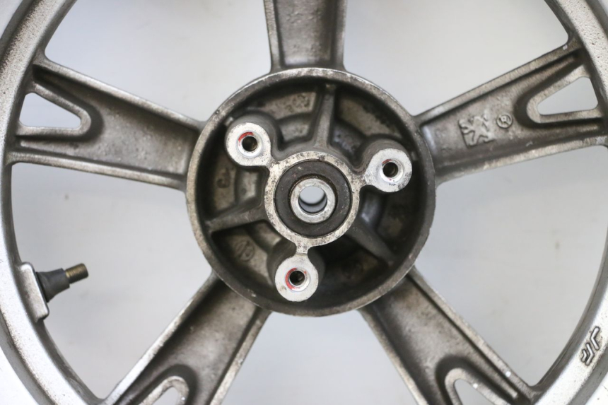 photo de OBRĘCZ PRZEDNIA I OPONA PEUGEOT KISBEE 4T 50 (2010 - 2017) - Zbliżenie komponentów