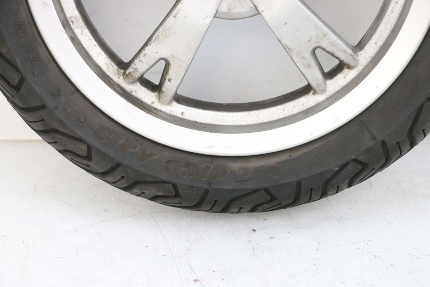 photo de OBRĘCZ PRZEDNIA I OPONA PEUGEOT KISBEE 4T 50 (2010 - 2017) - Widok z bliska