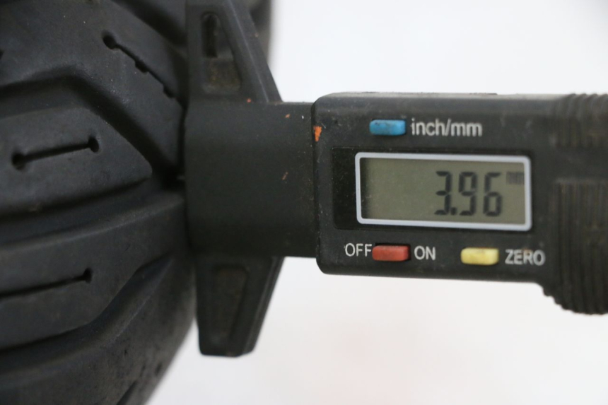 photo de OBRĘCZ PRZEDNIA I OPONA PEUGEOT KISBEE 4T 50 (2010 - 2017) - Zoom stanu zużycia