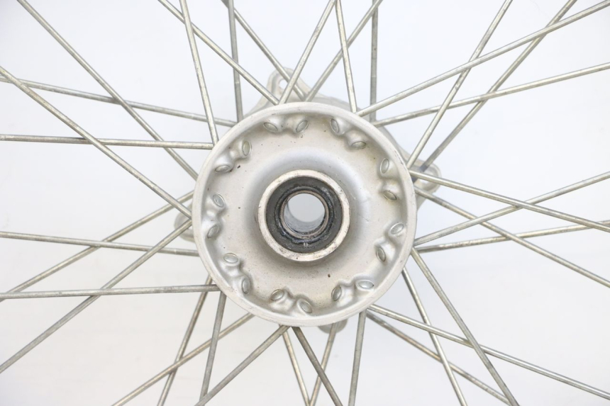 photo de OBRĘCZ PRZEDNIA I OPONA KAWASAKI KXF KX-F 250 (2017 - 2019) - Zbliżenie komponentów