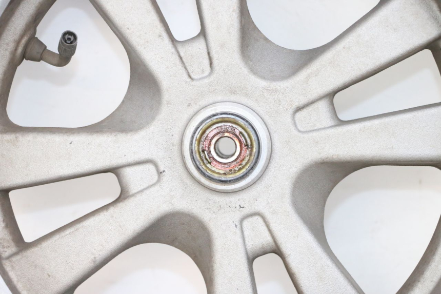 photo de OBRĘCZ PRZEDNIA I OPONA KYMCO LIKE 125 (2009 - 2016) - Oznaczenia i referencje