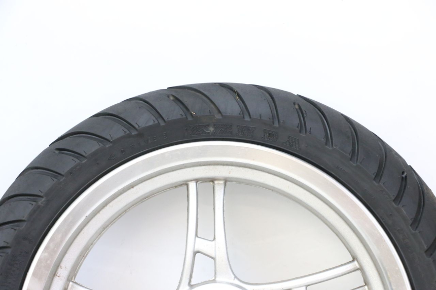 photo de OBRĘCZ PRZEDNIA I OPONA LONGJIA SHARPY 125 (2020 - 2024) - Zbliżenie komponentów