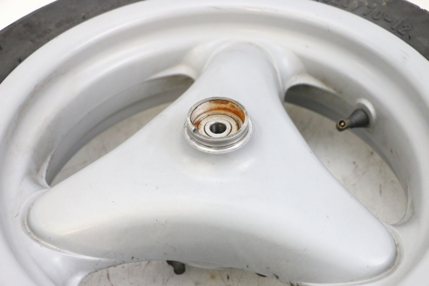 photo de OBRĘCZ PRZEDNIA I OPONA YAMAHA NEO'S NEOS 2T 50 (1998 - 2007) - Zbliżenie techniczne