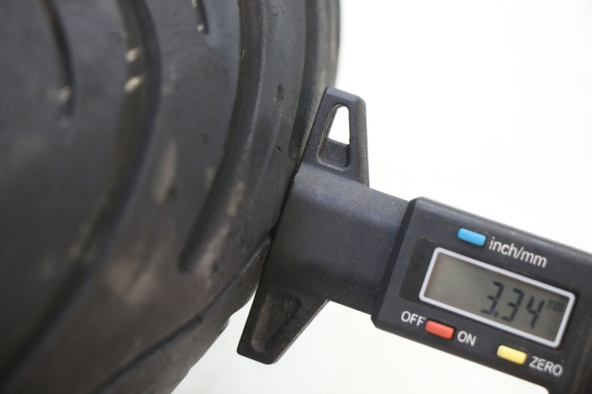 photo de OBRĘCZ PRZEDNIA I OPONA PIAGGIO NEW TYPHOON 50 (2018 - 2021) - Struktura - zbliżenie