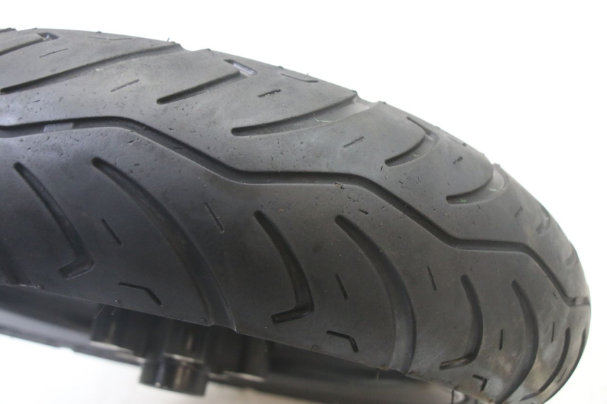 photo de OBRĘCZ PRZEDNIA I OPONA SYM ORBIT III 3 4T 50 (2021 - 2025) - Zbliżenie komponentów