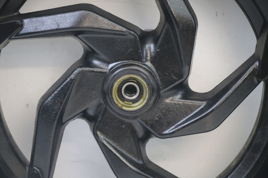 photo de OBRĘCZ PRZEDNIA I OPONA SYM ORBIT III 3 4T 50 (2021 - 2025) - Zbliżenie techniczne