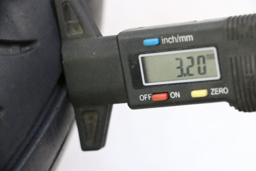 photo de OBRĘCZ PRZEDNIA I OPONA PEUGEOT CITYSTAR 125 (2011 - 2017) - Zoom stanu zużycia