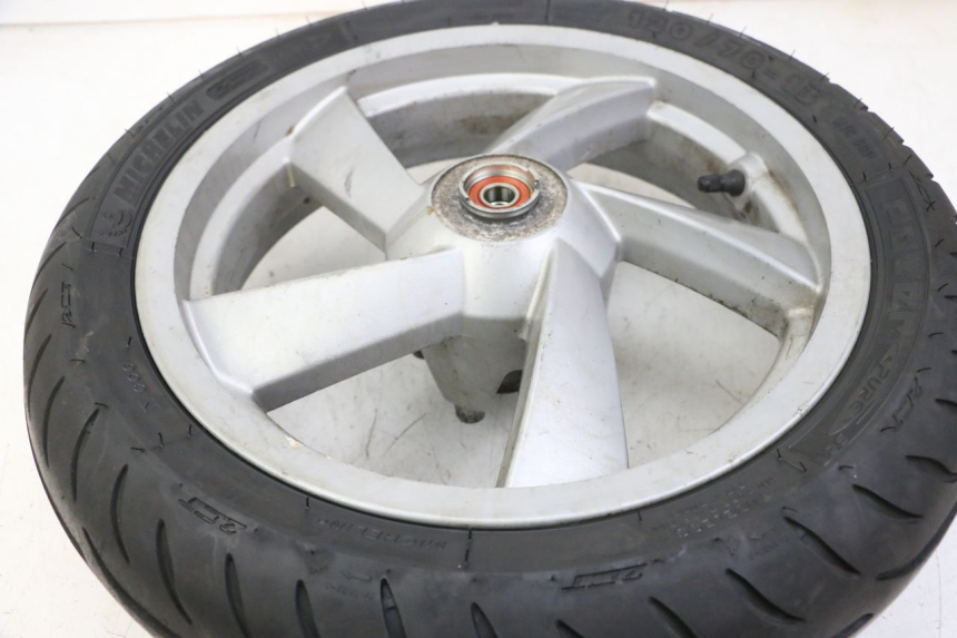 photo de OBRĘCZ PRZEDNIA I OPONA PEUGEOT CITYSTAR 125 (2011 - 2017) - Zbliżenie techniczne