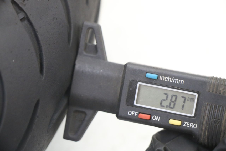 photo de OBRĘCZ PRZEDNIA I OPONA PEUGEOT CITYSTAR 2T 50 (2018 - 2021) - Struktura - zbliżenie