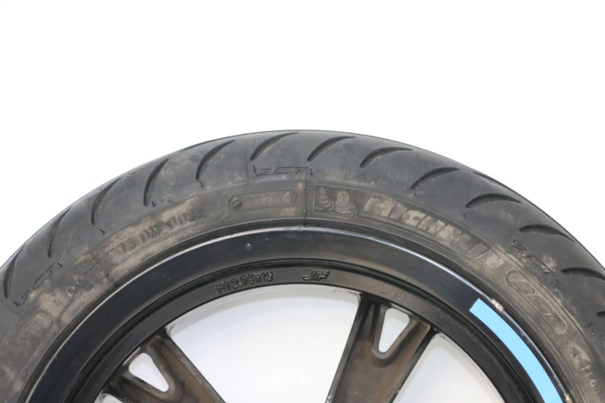 photo de OBRĘCZ PRZEDNIA I OPONA PEUGEOT KISBEE 4T 50 (2018 - 2022) - Zbliżenie komponentów