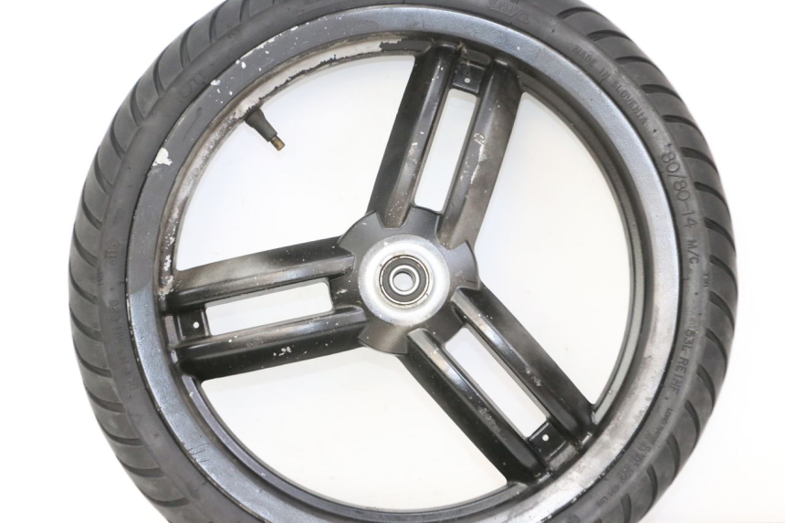 photo de OBRĘCZ PRZEDNIA I OPONA PEUGEOT LUDIX 50 (2008 - 2017) - Widok z bliska