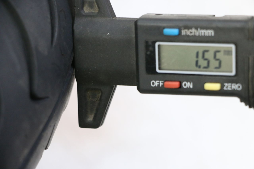 photo de OBRĘCZ PRZEDNIA I OPONA PEUGEOT LUDIX 50 (2008 - 2017) - Zoom stanu zużycia