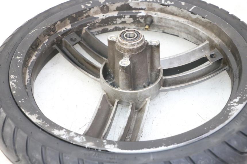 photo de OBRĘCZ PRZEDNIA I OPONA PEUGEOT LUDIX 50 (2008 - 2017) - Zbliżenie techniczne