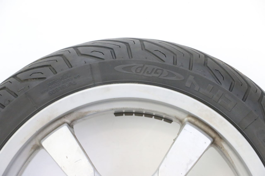 photo de OBRĘCZ PRZEDNIA I OPONA PEUGEOT SATELIS 125 (2013 - 2018) - Widok z bliska