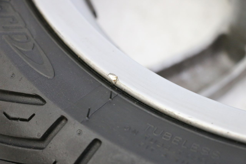 photo de OBRĘCZ PRZEDNIA I OPONA PEUGEOT SATELIS 125 (2013 - 2018) - Zoom stanu zużycia