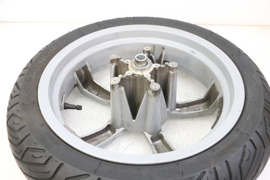 photo de OBRĘCZ PRZEDNIA I OPONA PEUGEOT SATELIS 125 (2013 - 2018) - Zbliżenie techniczne