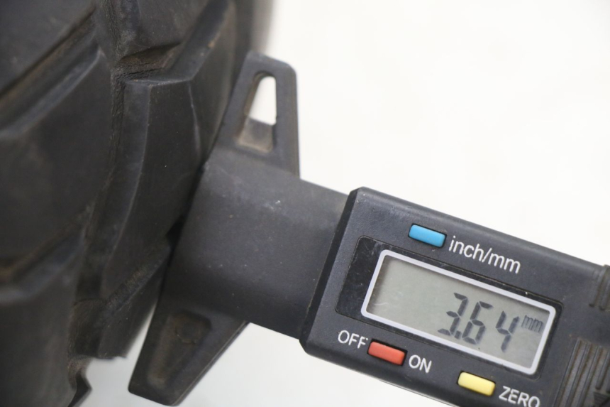 photo de OBRĘCZ PRZEDNIA I OPONA PEUGEOT SPEEDFIGHT 3 LC 2T 50 (2009 - 2015) - Widok z bliska