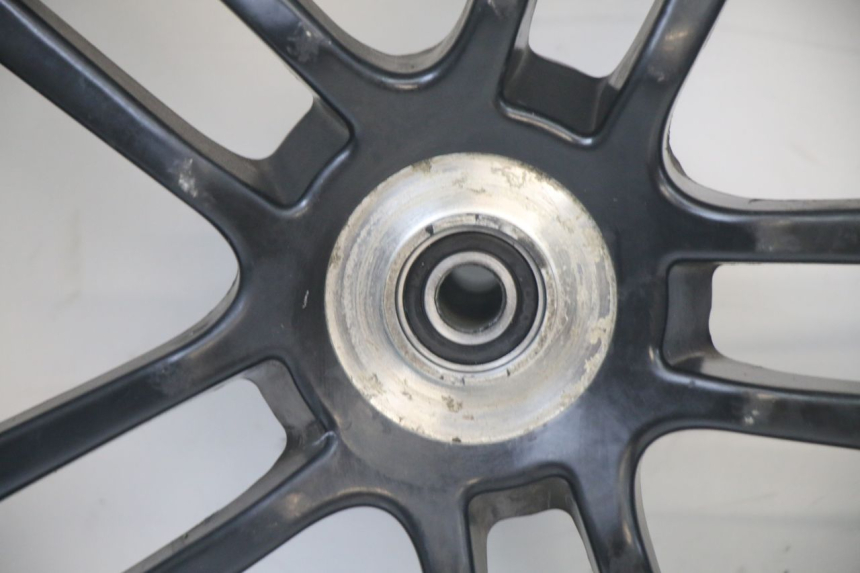 photo de OBRĘCZ PRZEDNIA I OPONA PEUGEOT SPEEDFIGHT 3 LC 2T 50 (2009 - 2015) - Zbliżenie techniczne