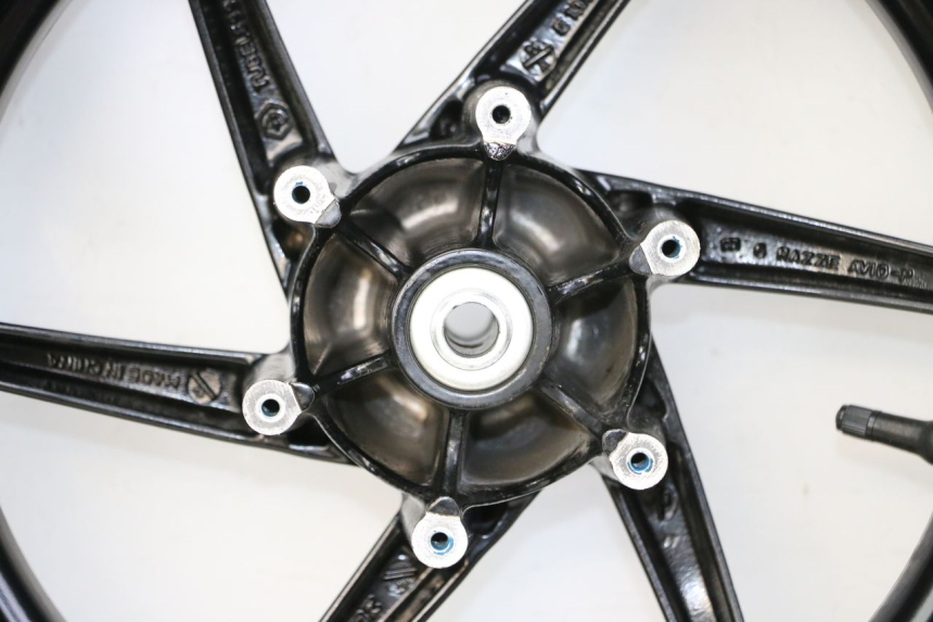 photo de OBRĘCZ PRZEDNIA I OPONA PIAGGIO NRG POWER PUREJET 50 (2018 - 2021) - Widok z bliska