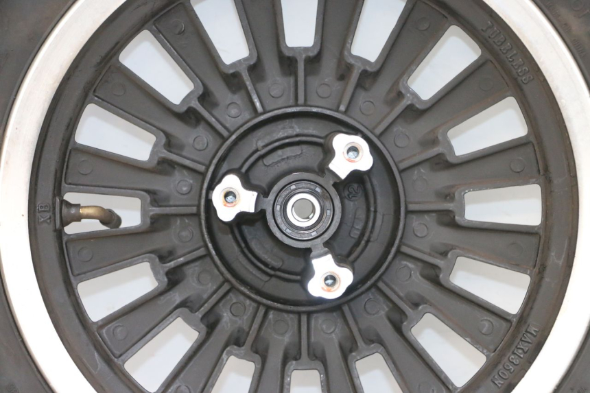 photo de OBRĘCZ PRZEDNIA I OPONA EFUN PUSA 1 - Widok z bliska