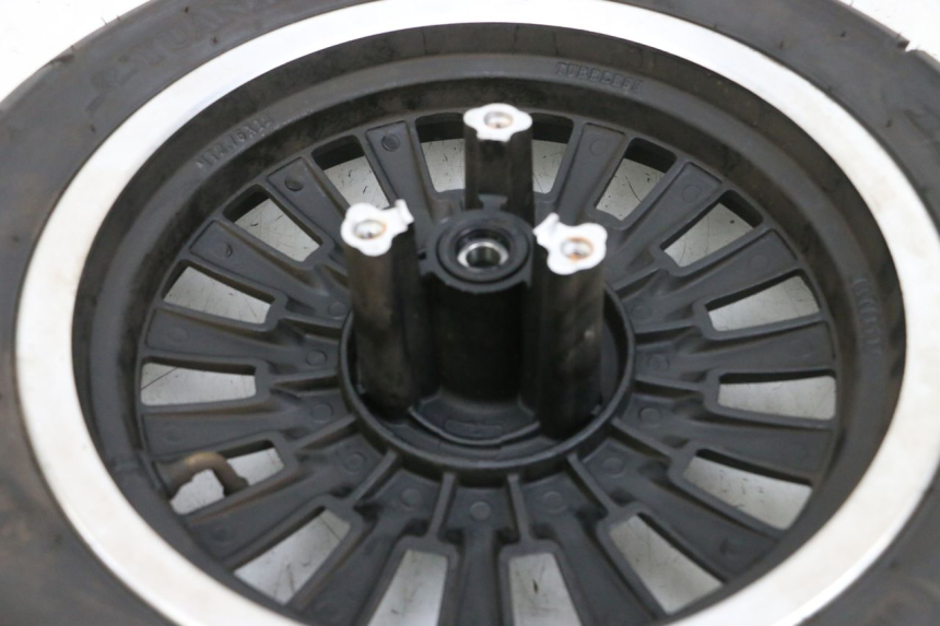 photo de OBRĘCZ PRZEDNIA I OPONA EFUN PUSA 1 - Zbliżenie techniczne