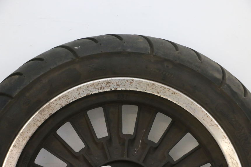 photo de OBRĘCZ PRZEDNIA I OPONA EFUN PUSA 1 - Zbliżenie komponentów