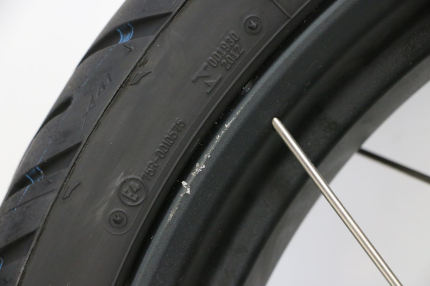 photo de OBRĘCZ PRZEDNIA I OPONA BMW R GS 1250 (2021 - 2024) - Widok z bliska