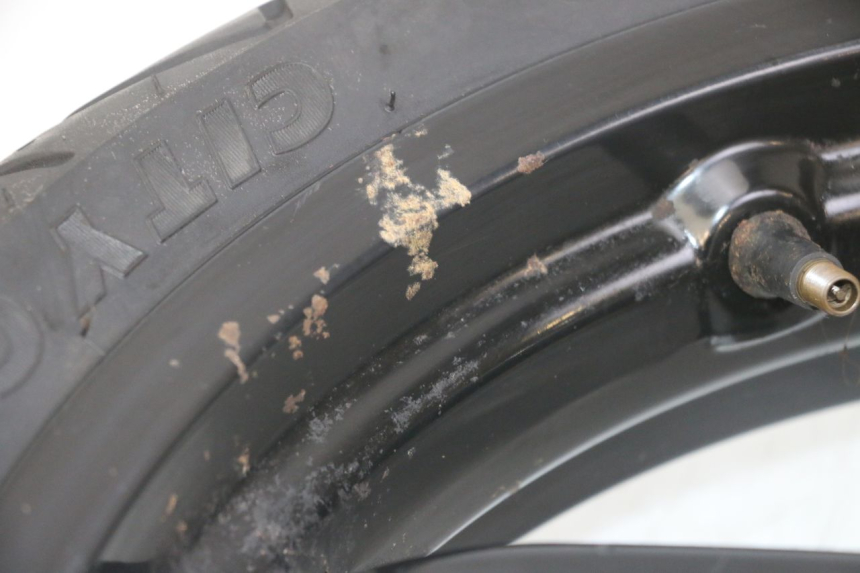 photo de OBRĘCZ PRZEDNIA I OPONA GILERA RUNNER SL 50 (2006 - 2009) - Zbliżenie techniczne