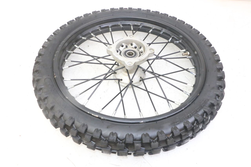 photo de OBRĘCZ PRZEDNIA I OPONA APOLLO RXF 125 - Zoom stanu zużycia