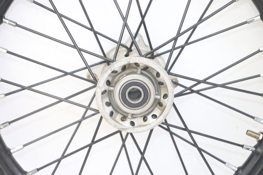 photo de OBRĘCZ PRZEDNIA I OPONA APOLLO RXF 125 - Inny kąt widzenia