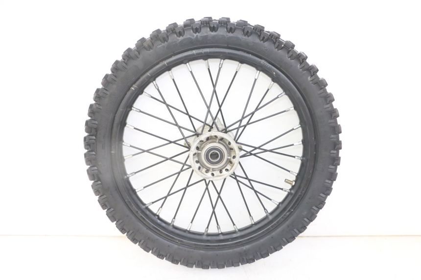 photo de OBRĘCZ PRZEDNIA I OPONA APOLLO RXF 125 - Zbliżenie techniczne