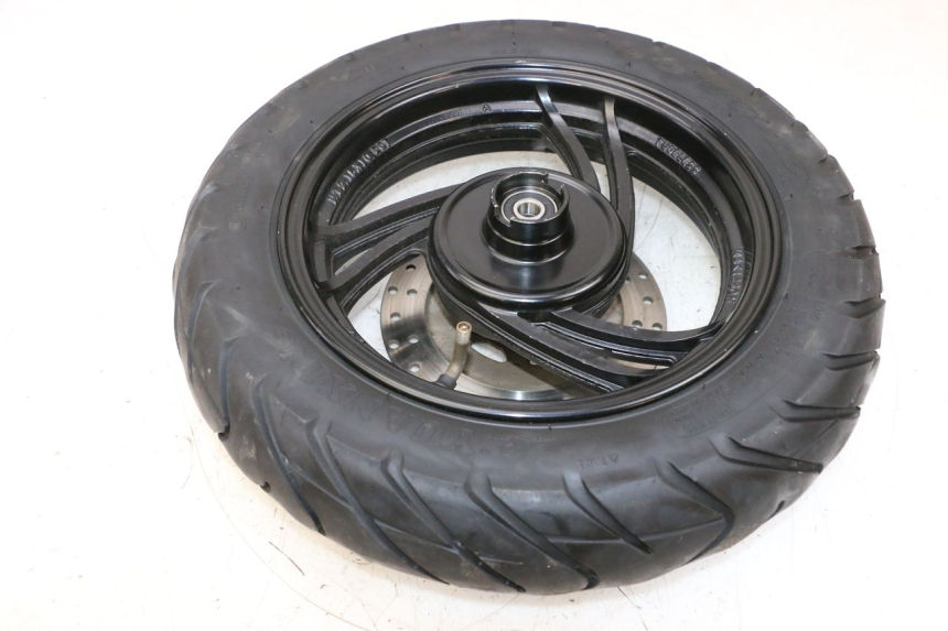 photo de OBRĘCZ PRZEDNIA I OPONA JM MOTORS SANTANA 50 (2014 - 2023) - Zbliżenie techniczne