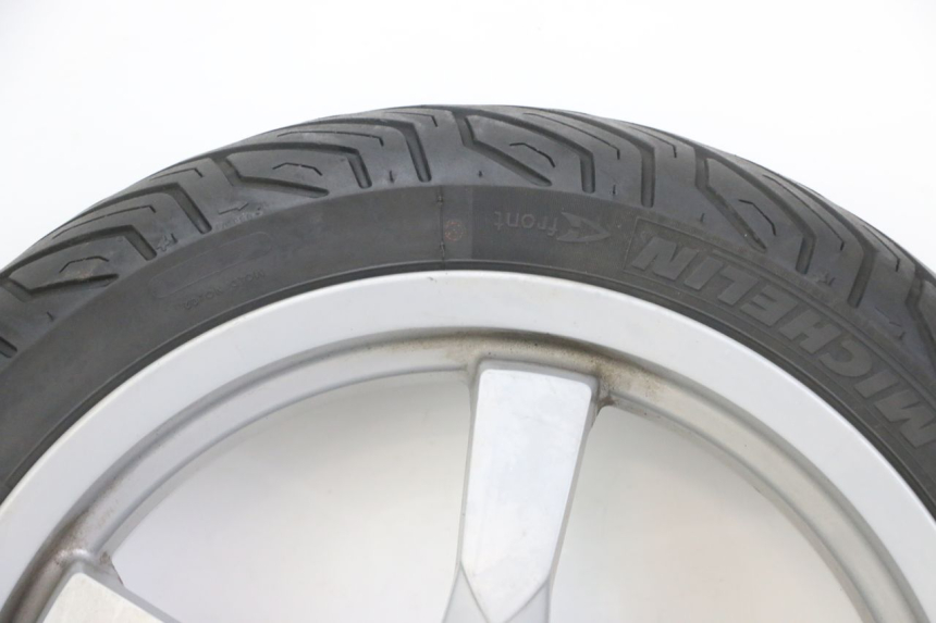 photo de OBRĘCZ PRZEDNIA I OPONA PEUGEOT SATELIS 125 (2013 - 2018) - Zbliżenie komponentów