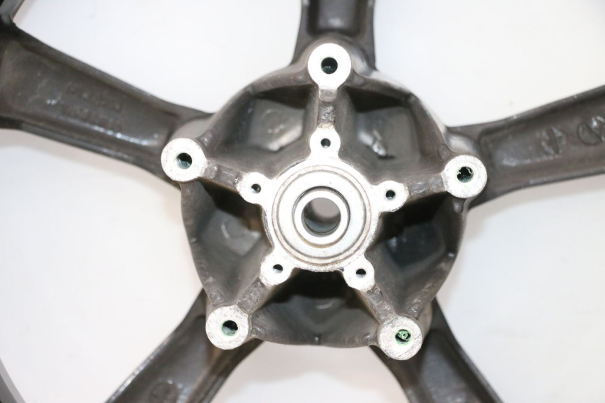 photo de OBRĘCZ PRZEDNIA I OPONA PEUGEOT SATELIS 125 (2013 - 2018) - Szczegóły charakterystyczne