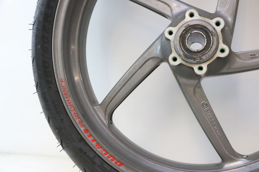 photo de OBRĘCZ PRZEDNIA I OPONA DUCATI SS IE DS CARENEE 1000 (2002 - 2006) - Struktura - zbliżenie
