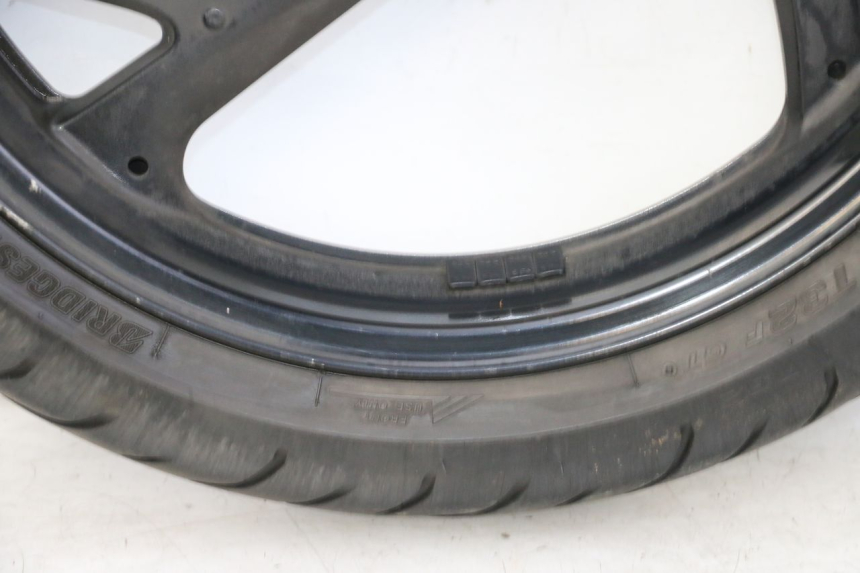 photo de OBRĘCZ PRZEDNIA I OPONA HONDA ST PAN EUROPEAN 1300 (2002 - 2013) - Zbliżenie komponentów