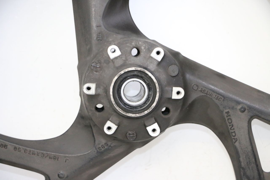 photo de OBRĘCZ PRZEDNIA I OPONA HONDA ST PAN EUROPEAN 1300 (2002 - 2013) - Widok z bliska