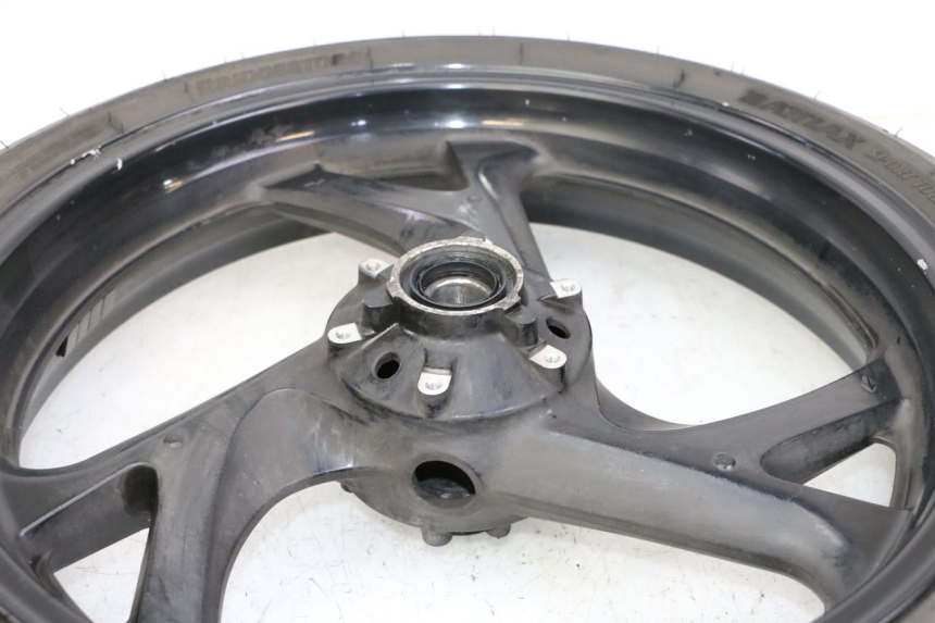 photo de OBRĘCZ PRZEDNIA I OPONA HONDA ST PAN EUROPEAN 1300 (2002 - 2013) - Zoom stanu zużycia