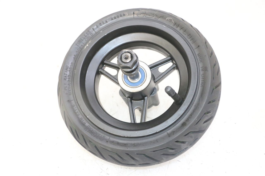 photo de OBRĘCZ PRZEDNIA I OPONA NAMI STELLAR 1 - Zbliżenie komponentów